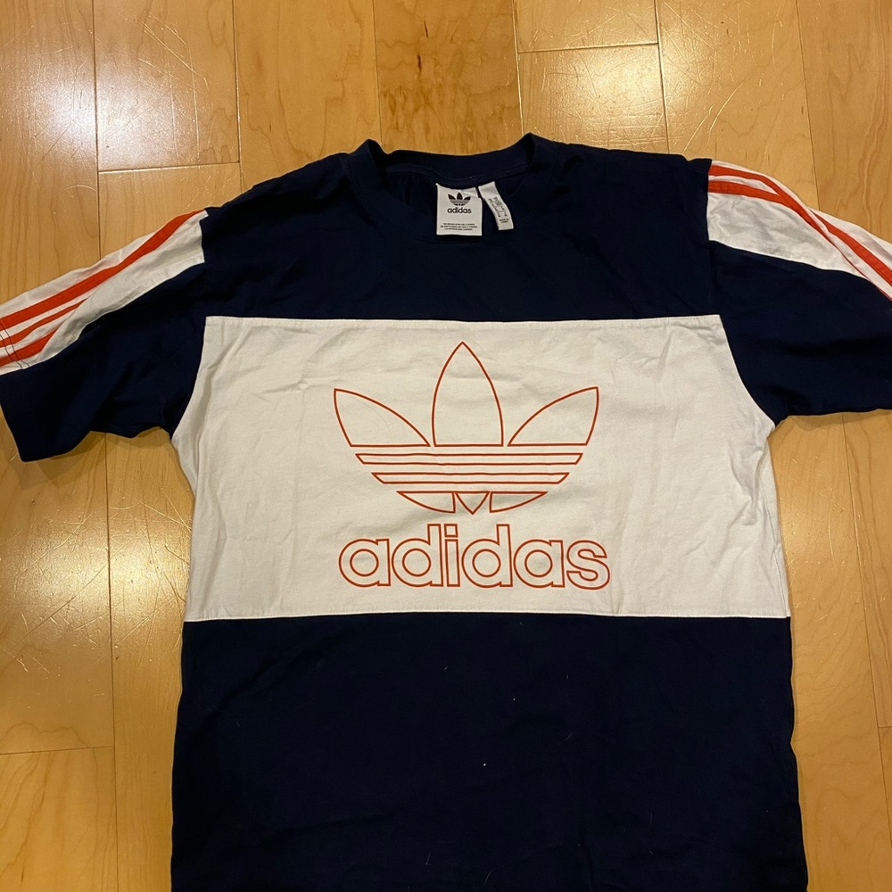 Men’s Adidas medium t-shirt